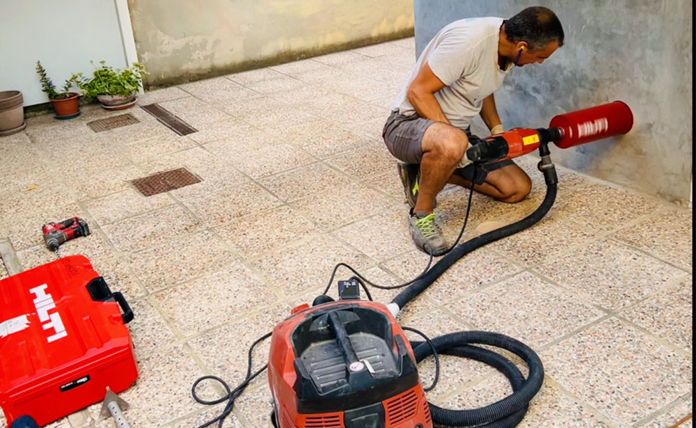 Carotaggio per presa aria comburente per camino a legna